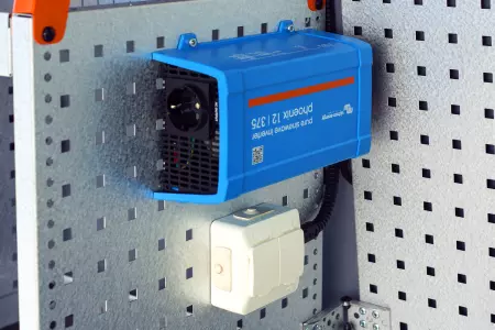 Strømforsyning til din arbeidsbil som inverter, batterier og ladere